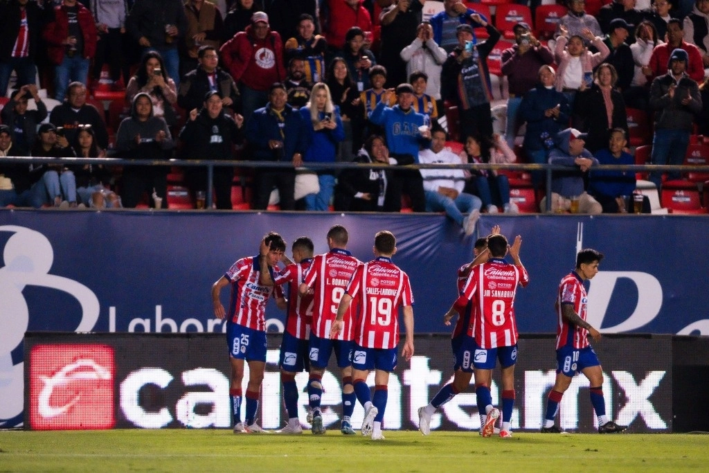 El conjunto potosino se adelantó en la cancha del estadio Alfonso Lastras con un autogol del esmeralda William Tesillo. Foto @AtletideSanLuis