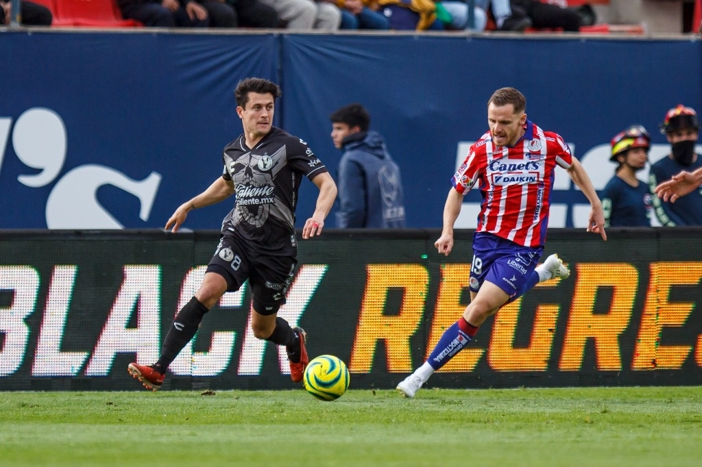 Una de las jugadas del encuentro. Foto Xolos
