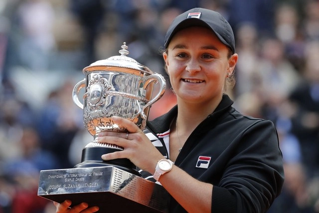 En imagen de 2019, la australiana Ash Barty tras ganar el Roland Garros. Foto Ap