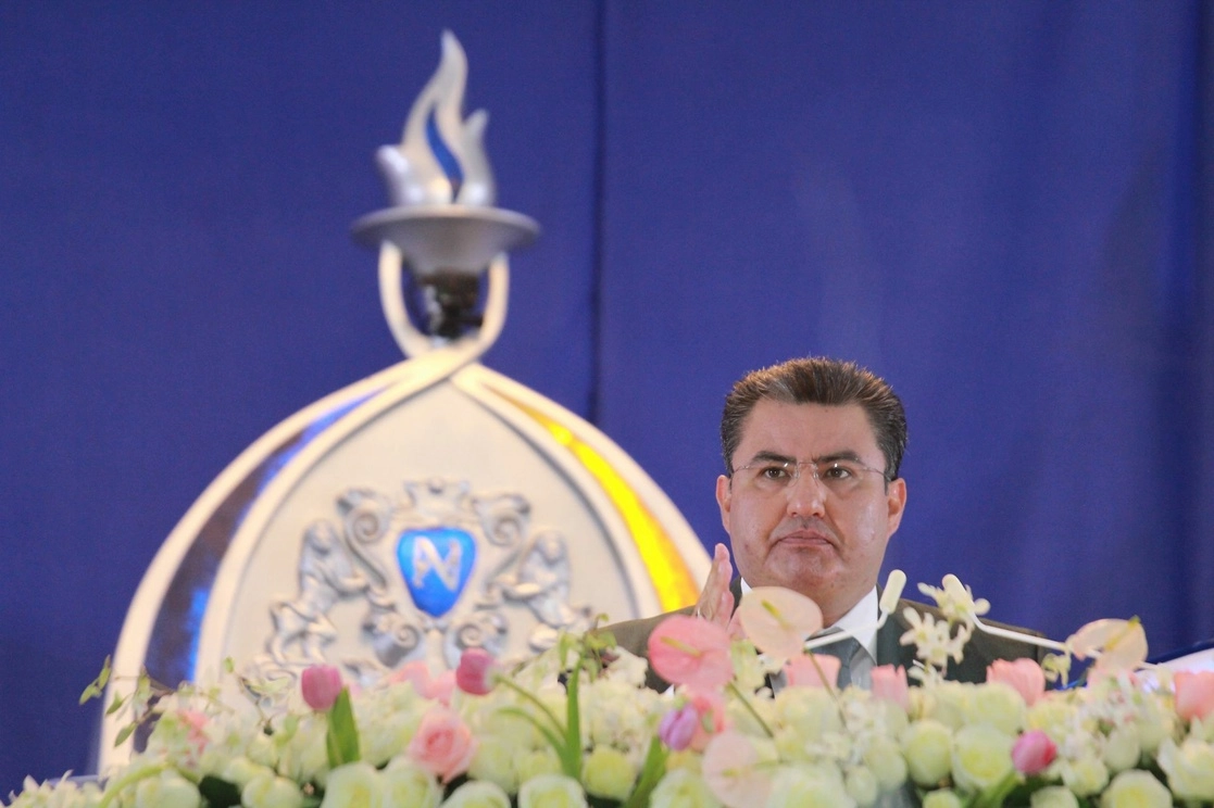 Naasón Joaquín García, líder de la iglesia evangélica 'La Luz del Mundo' fue detenido en Estados Unidos tras ser acusado por trata de personas, pornografía infantil, y otros delitos en junio de 2019. En la imagen, durante una asamblea mundial realizada en el municipio de Apizaco, Tlaxcala, en 2017. Foto Cuartoscuro
