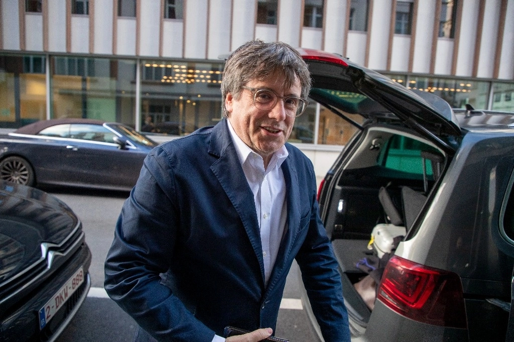 El expresidente de la Generalitat Carles Puigdemont a su salida del Parlamento Europeo, en Bruselas el 3 de noviembre pasado. Foto Europa Press