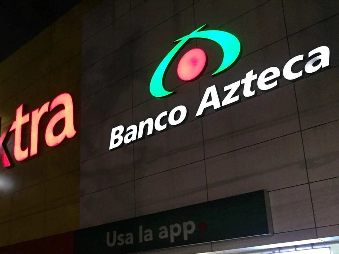 Desde antes de la pandemia, los clientes de la banca han migrado a usar más servicios digitales por encima de acudir a las sucursales tradicionales, aseguró Banco Azteca. Foto Cristina Rodríguez / Archivo