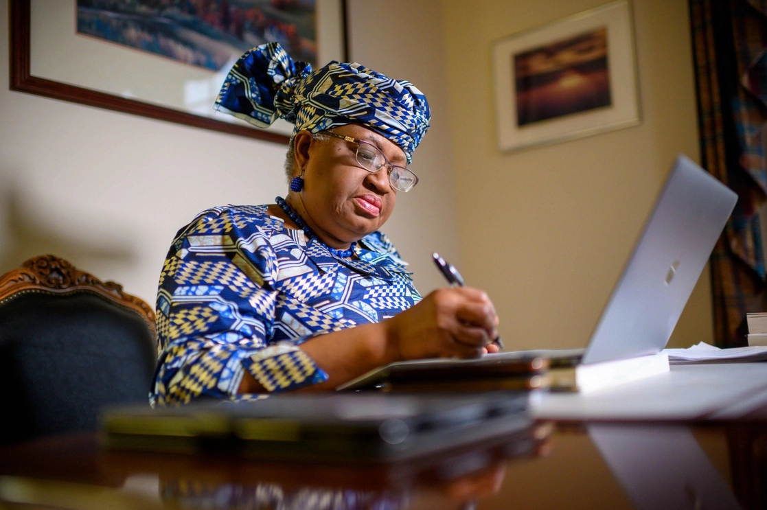 La nigeriana Ngozi Okonjo-Iweala se convirtió en la primera mujer y la primera africana al frente de la OMC. Foto Afp
