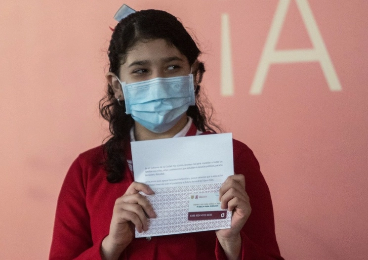 El gobierno capitalino aumentó los monto del programa Mi Beca para Empezar que beneficia a niños de educación superior. Foto Cuartoscuro
