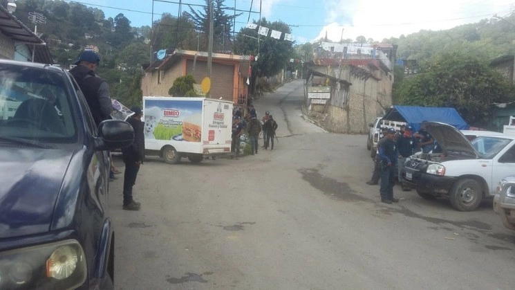 Integrantes del Frente de Policías Comunitarias de Guerrero (FEPEG) en el poblado Filo de Caballos. Foto Sergio Ocampo /Archivo
