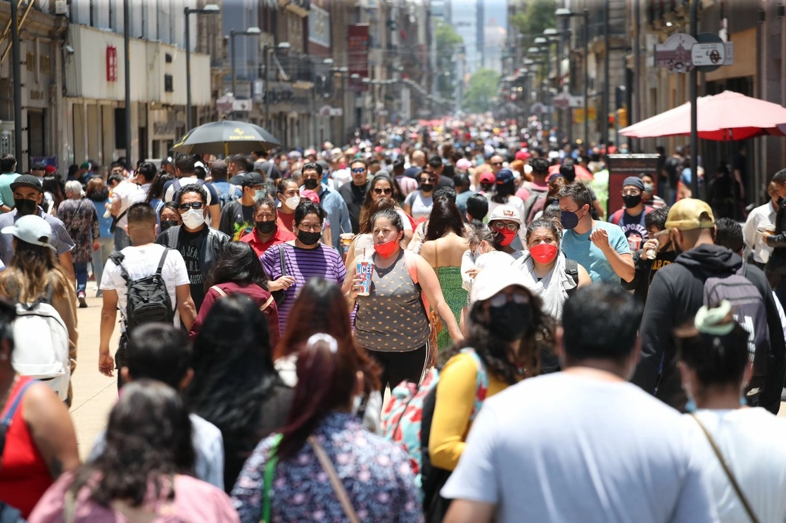 México suma 5 millones 751 mil 579 casos y 324 mil 611 muertes por covid-19 desde el inicio de la pandemia en febrero de 2020. Foto Luis Castillo