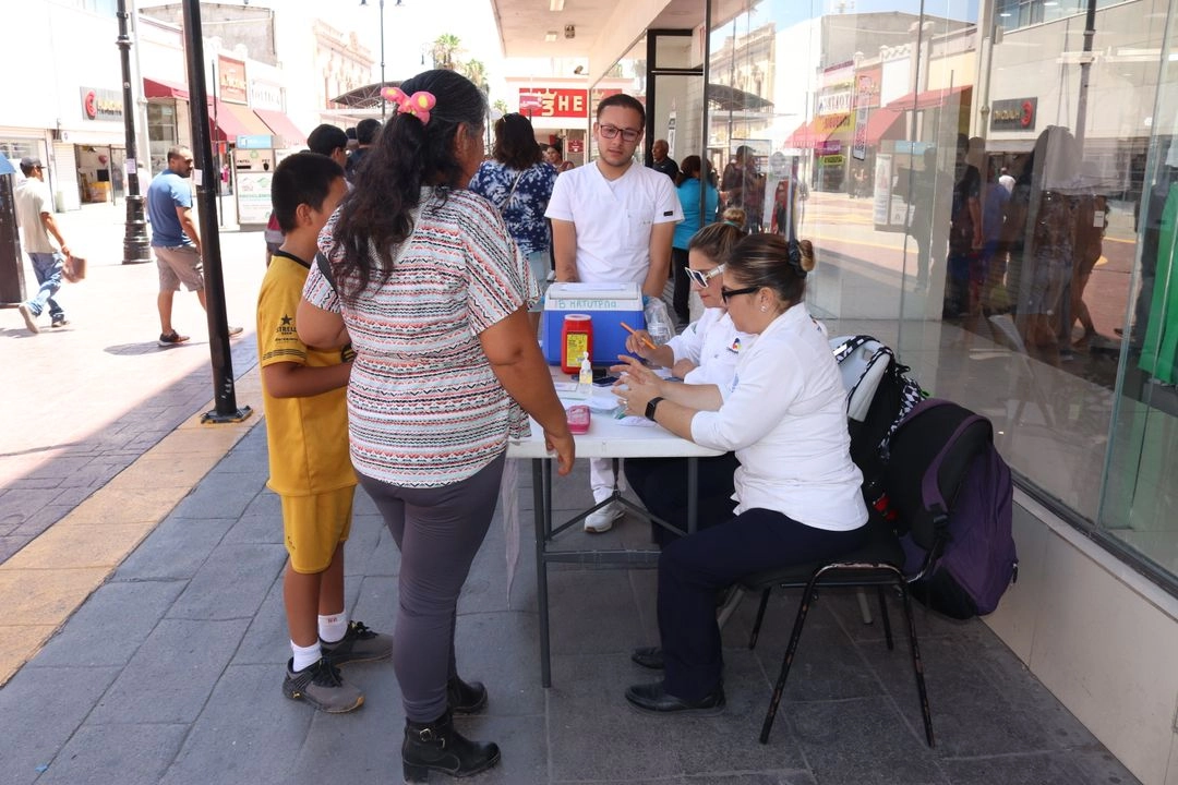 Autoridades de salud de Chihuahua exhortaron a padres de familia a que llevan a sus hijos menores a vacunar contra el sarampión. Foto 