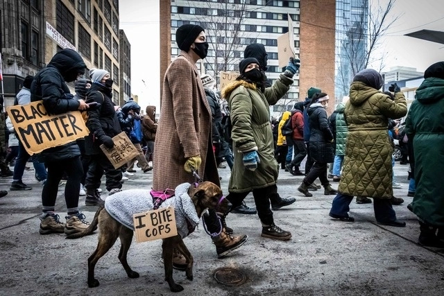 En 14 ciudades principales de Estados Unidos se dispararon los crímenes de odio. Foto Afp