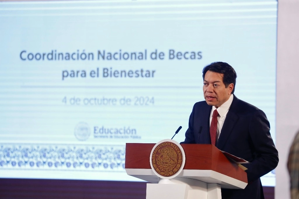 El secretario de Educación Pública, Mario Delgado, durante la conferencia matutina en Palacio Nacional, en la Ciudad de México, el 4 de octubre de 2024. Foto Germán Canseco
