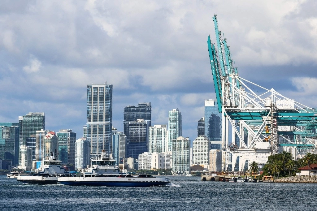 Vista general de las grúas del puerto de Miami el 1 de octubre de 2024 en Miami, Florida. Foto Afp