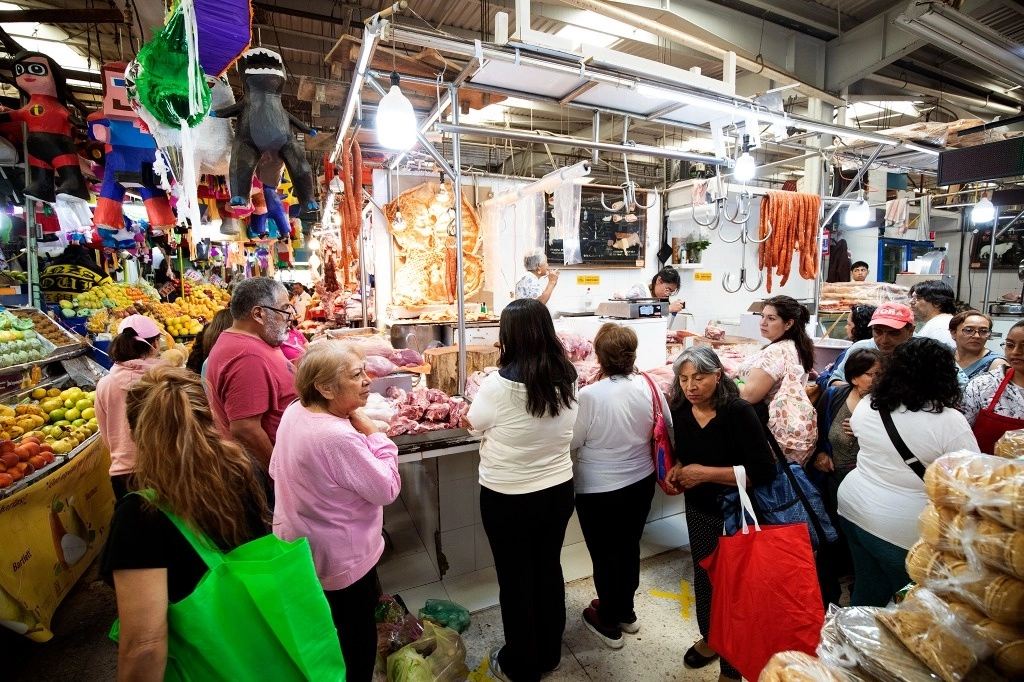 Venta de alimentos en el mercado Portales en la CDMX. Foto María Luisa Severiano