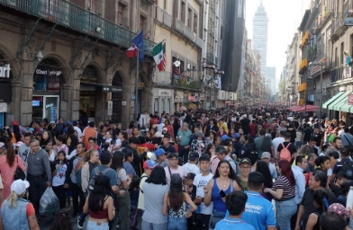 Personas en el Centro Histórico de la Ciudad de México. Foto José Antonio López /Archivo