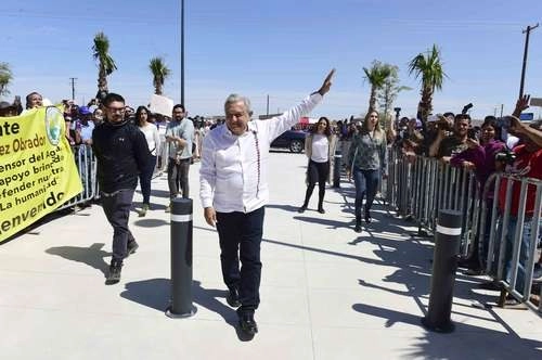 El presidente Andrés Manuel López Obrador encabezó las acciones de mejoramiento urbano en San Luis Río Colorado, Sonora. Foto Presidencia