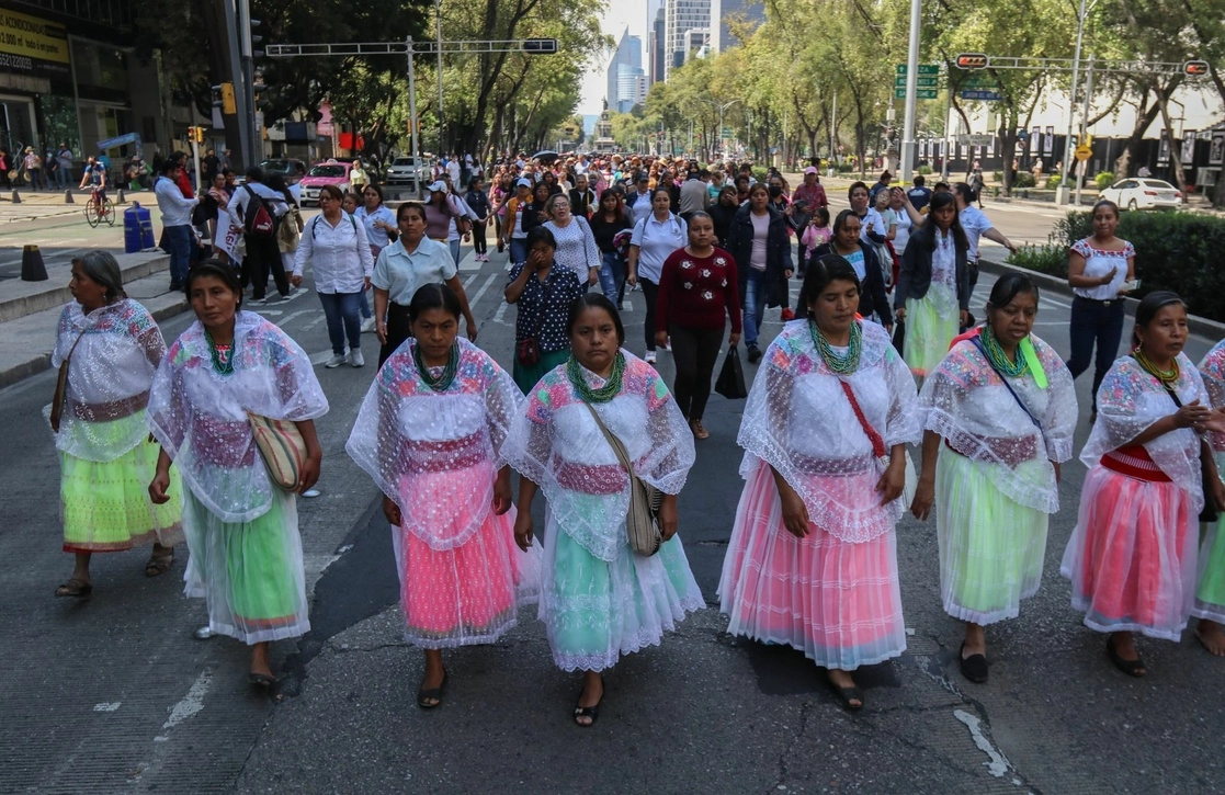 Durante una marcha de distintas comunidades indígenas del país, desde el Ángel hacía la ex glorieta de Colón para pedir por sus derechos y reconocimiento a sus lenguas y tradiciones. Foto Cuartoscuro / archivo 