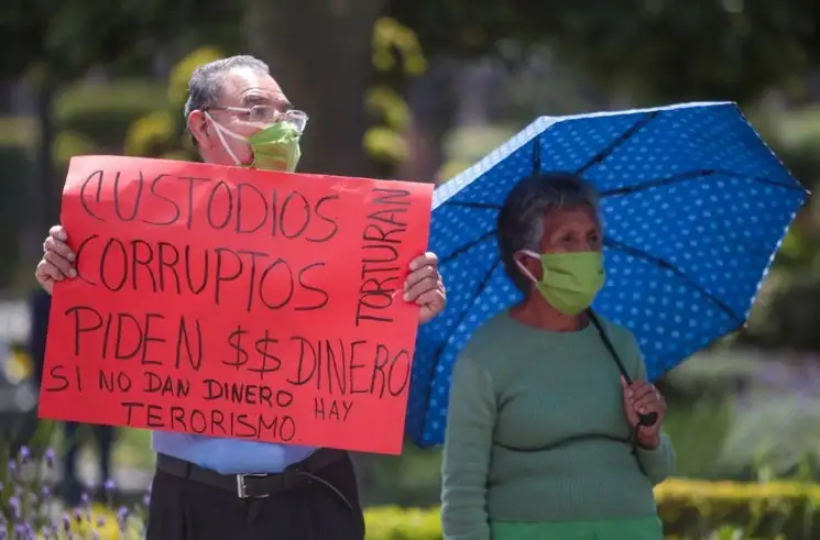 Familiares y activistas se manifestaron exigiendo la liberación de “falsos culpables” que se encuentran en los diversos penales. Foto Cuartoscuro / archivo