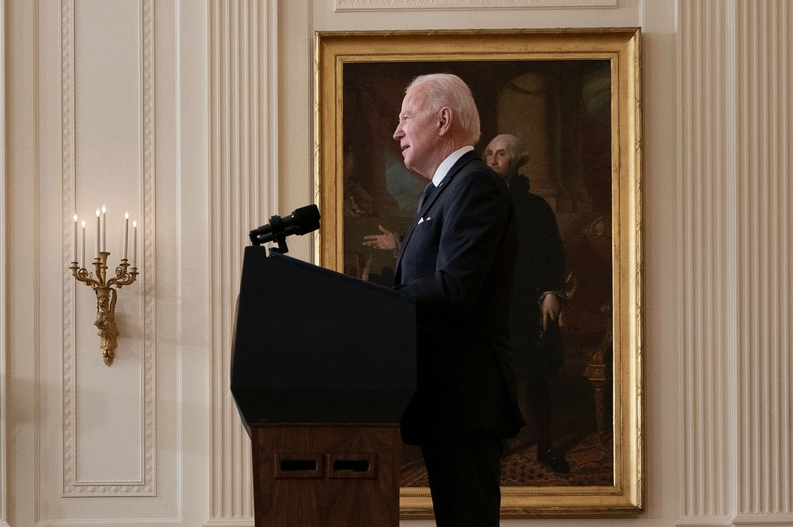 El presidente de Estados Unidos, Joe Biden, habla sobre la situación en Ucrania, durante un mensaje desde la Sale Este de la Casa Blanca, el 15 de febrero de 2022. Foto Afp