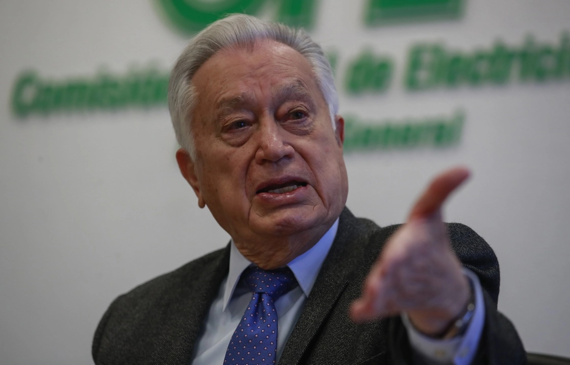 Entrevista con el director de la Comisión Federal de Electricidad, Manuel Bartlett, el 16 de octubre pasado. Foto Víctor Camacho