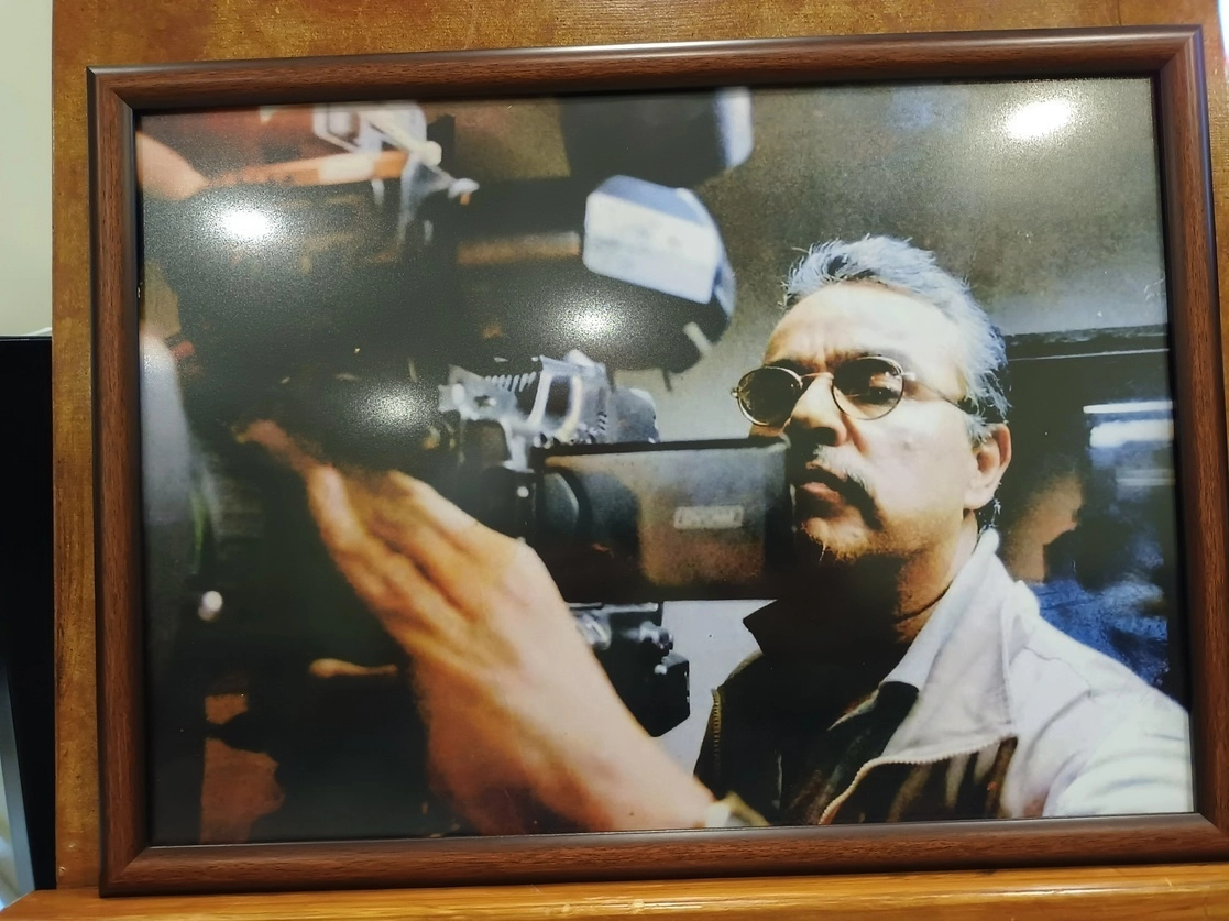 El camarógrafo Enrique Sosa Martínez fue un pilar importante en TV4, televisora pública del estado de Guanajuato. Foto ‘La Jornada’
