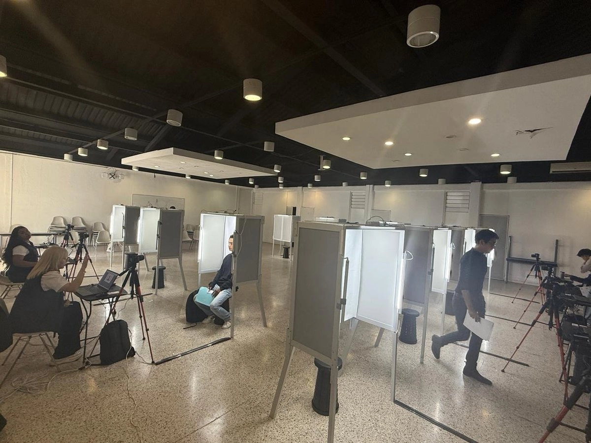 En el CCH Sur inició ayer la toma de fotografía digital a estudiantes, la cual se realizará hasta el 12 de noviembre a los más de 11 mil 300 alumnos de este plantel para su ingreso cuando regresen a clases presenciales.