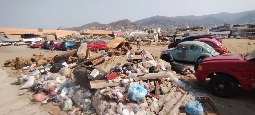 El incendio del mercado central de Acapulco cumplió un año este 5 de junio, el cual arrasó con más de 300 locales, y dejó inutilizable toda la estructura de las instalaciones. Foto Héctor Briseño