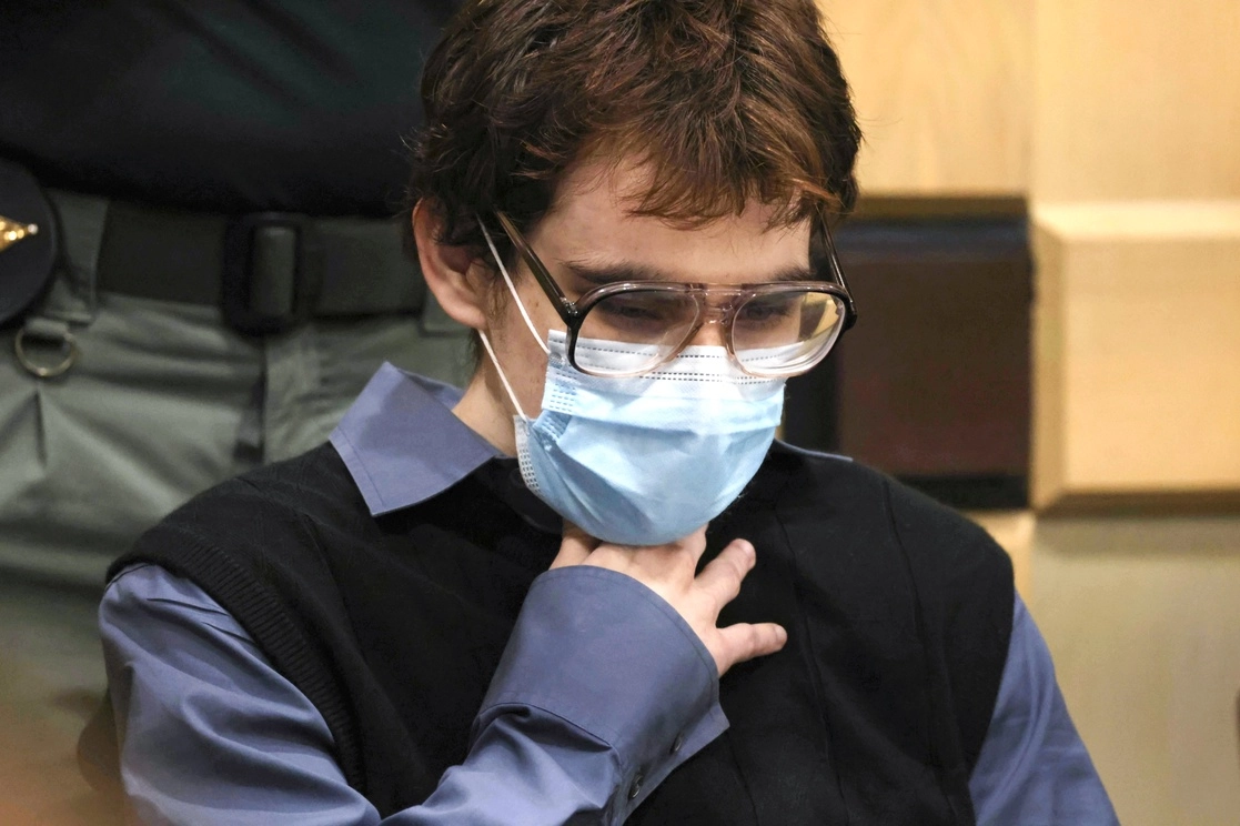 Nikolas Cruz, el ex estudiante acusado de perpetrar una matanza en 2018 en una escuela secundaria de Parkland, en Florida, se declaró culpable de asesinar a 17 personas, el 20 de octubre de 2021. Foto Ap