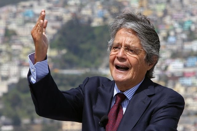 El banquero Guillermo Lasso se enfrentará en el balotaje al candidato de izquierda, Andrés Arauz. Foto Afp
