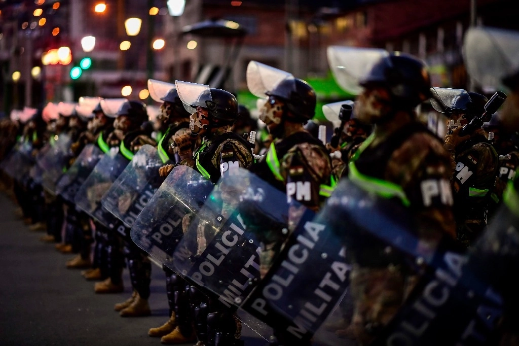 Listos para reprimir. Foto Afp