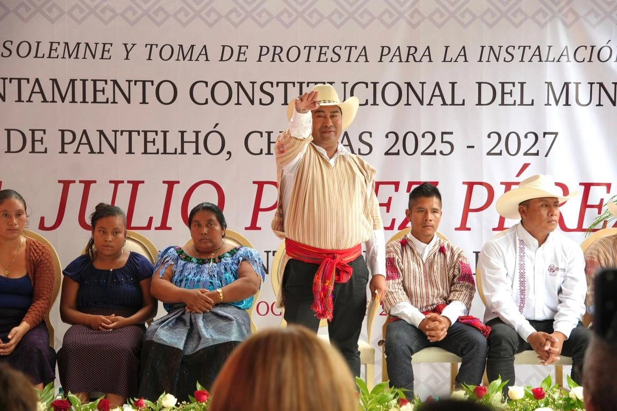 Integrantes del Ayuntamiento de Pantelhó, Chiapas, que presidirá Julio Pérez Pérez tomaron posesión para un período de dos años. Foto