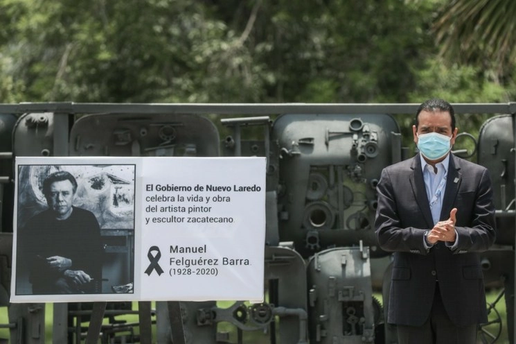 El alcalde Enrique Rivas durante el homenaje. Foto La Jornada