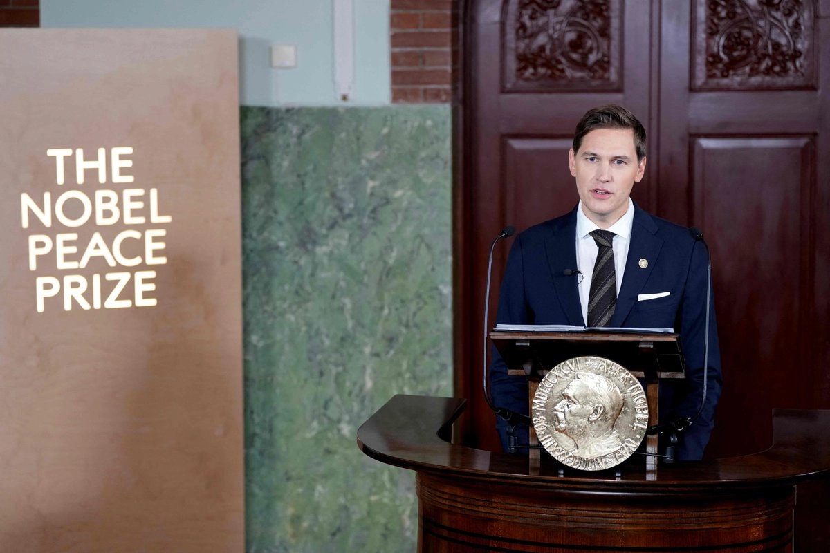 El presidente del Comité Noruego del Nobel, Jorgen Watne Frydnes, al anunciar al ganador del Premio Nobel de la Paz 2025 en Oslo, el 10 de octubre de 2025. Foto Rodrigo Freitas / NTB / 