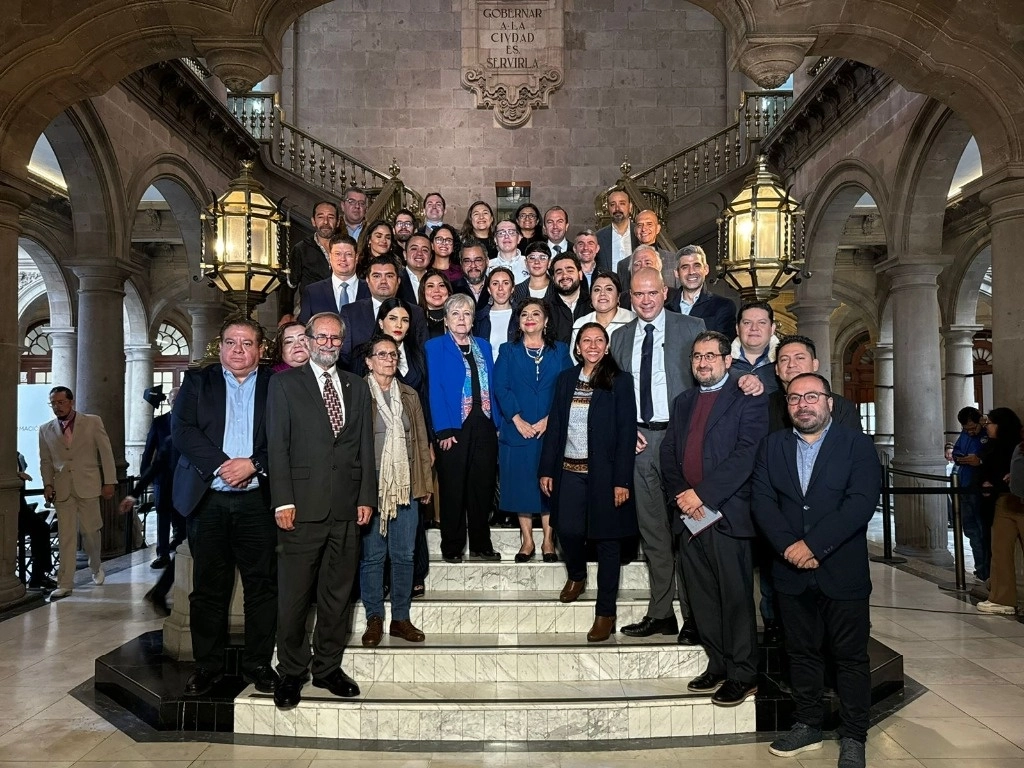 La jefa de Gobierno de la Ciudad de México, Clara Brugada, encabeza la instalación del Gabinete de Agua, acompañada de la titular de la Semarnat, Alicia Bárcena y los alcaldes capitalinos, en el Antiguo Palacio del Ayuntamiento, el 9 de octubre de 2024. Foto Luis Castillo
