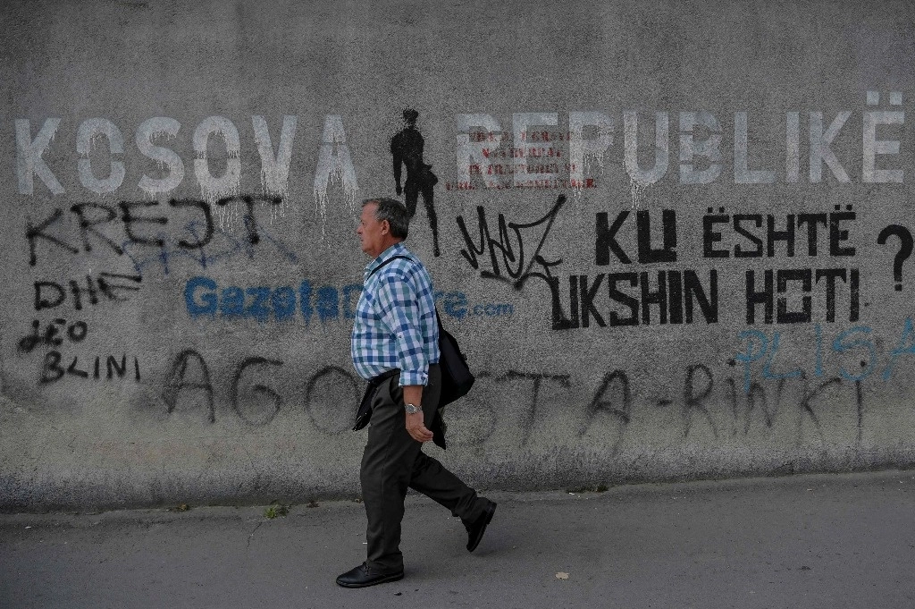 Una calle en la ciudad de Pristina en Kosovo. Foto Afp