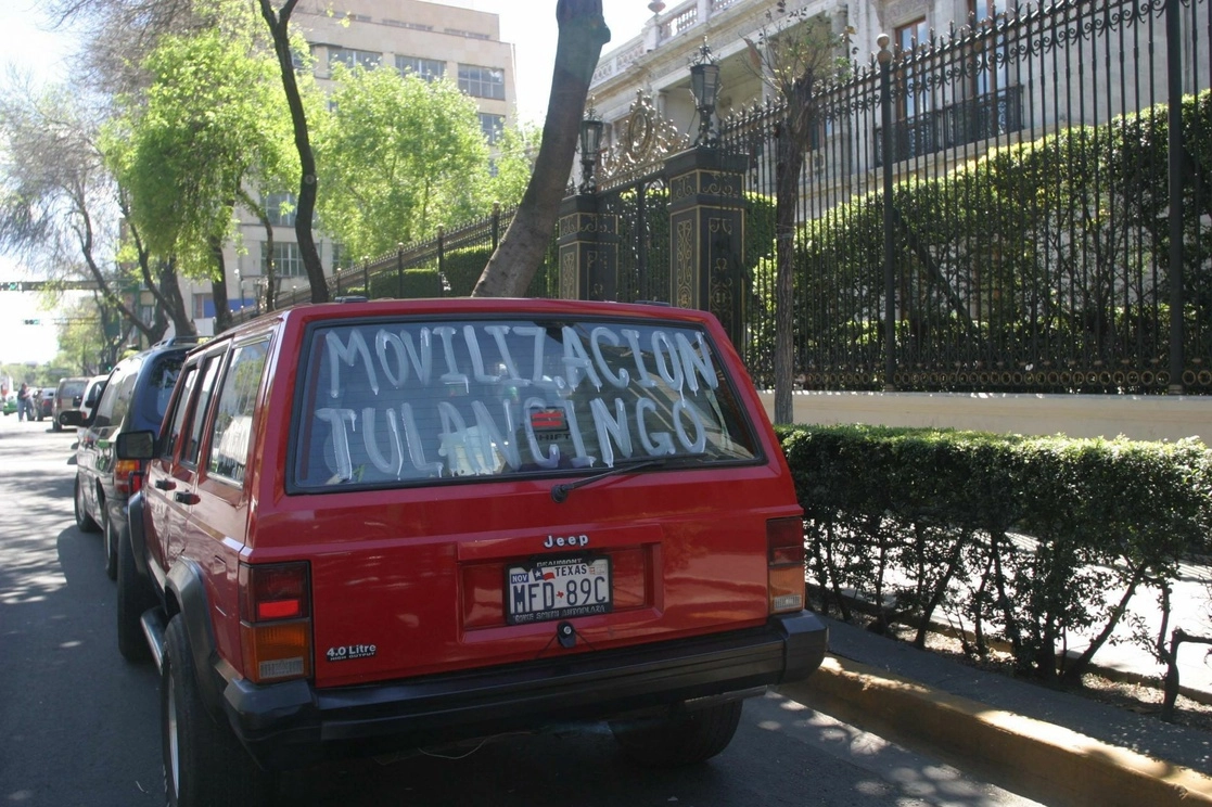 Empresarios del ramo automotriz piden al gobierno ordenar la regularización de los autos chocolate. Foto Cuartoscuro