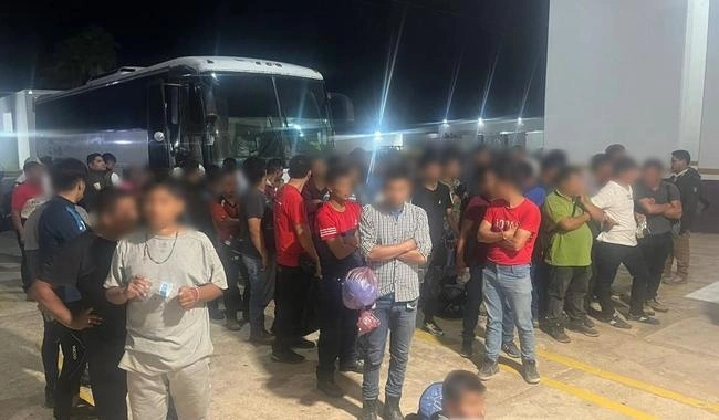Los migrantes fueron trasladados a la Estación Migratoria de Acayucan. Foto INM