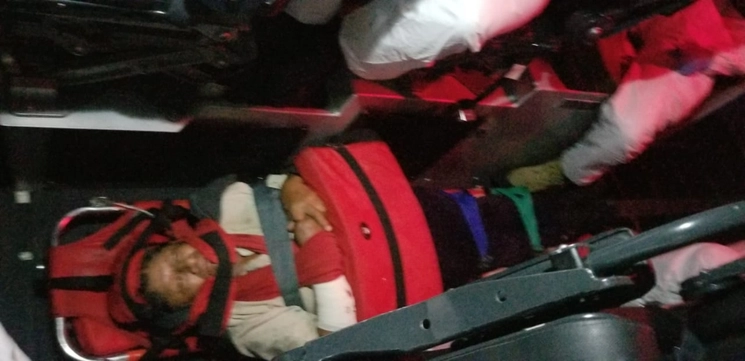 Elementos de la Marina diagnosticaron una posible fractura. Foto Cortesía Semar