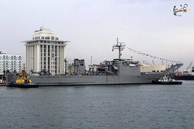 El Senado aprobó el dictamen de reformas que permiten que la Secretaría de Marina asuma el control de todos los puertos del país. En la imagen, el puerto de Veracruz. Foto tomada del Twitter de @SEMAR_mx