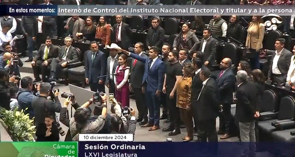 Tras el anuncio de su designación, Carvente Contreras tomó protesta de su cargo ante la Mesa Directiva de la Cámara. Captura de pantalla de la transmisión del Canal del Congreso.