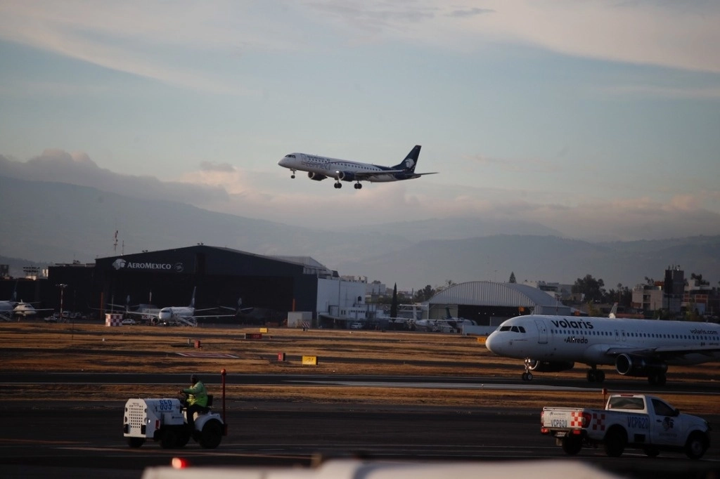 Aviones en el Aeropuerto Internacional de la Ciudad de México. Foto Cristina Rodríguez / Archivo