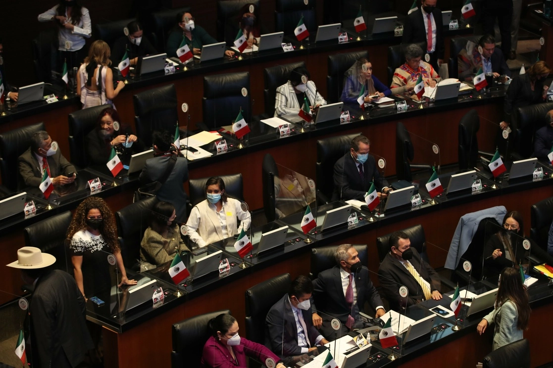En la sesión plenaria del Senado de este jueves se avaló, con 102 votos a favor y dos en contra, el marco legal para la consulta sobre la permanencia del Presidente. Foto José Antonio López