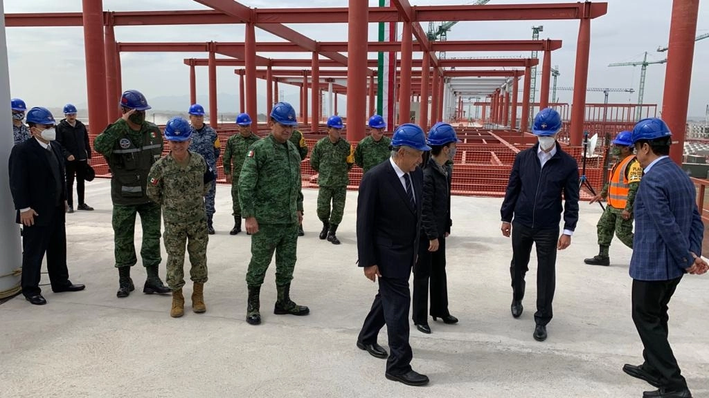 El presidente Andrés Manuel López Obrador durante la supervisión de los trabajos de construcción en el Aeropuerto Internacional Felipe Ángeles en Santa Lucía, Estado de México, el 16 de octubre de 2020. Foto José Antonio López