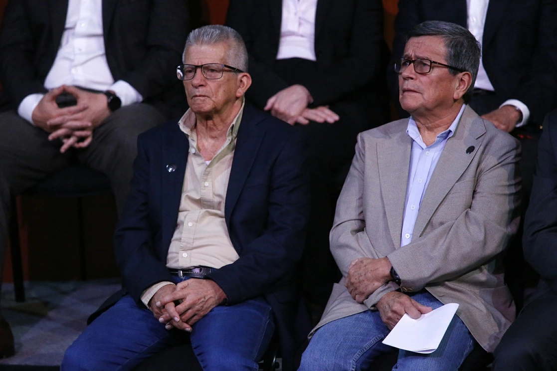 Pablo Beltrán, jefe de la delegación del Ejército de Liberación Nacional, y Aurelio Carbonell, miembro de la Delegación del ELN, en la inauguración del segundo ciclo de negociaciones de la mesa de diálogos de paz entre el gobierno de Colombia y el ELN, el pasado 13 de febrero. Foto María Luisa Severiano