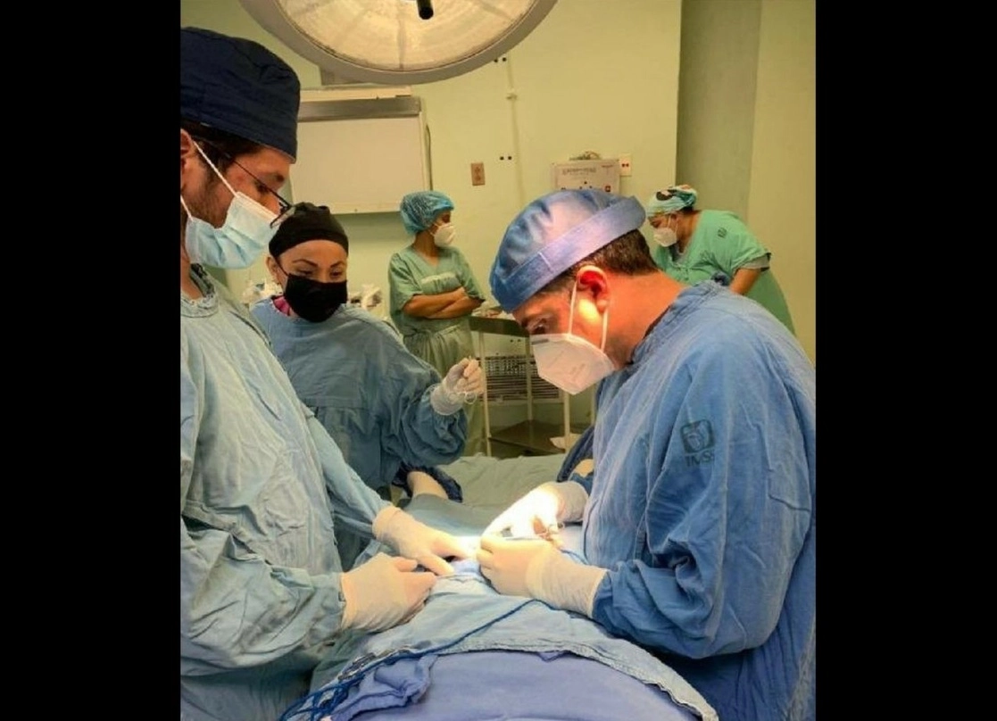 El IMSS brindó seis mil 207 consultas de medicina familiar y tres mil 979 de especialidad, como parte del proceso para recuperar la atención de padecimientos diferentes de Covid-19, durante el fin de semana pasado. Foto tomada del Twitter de @Tu_IMSS