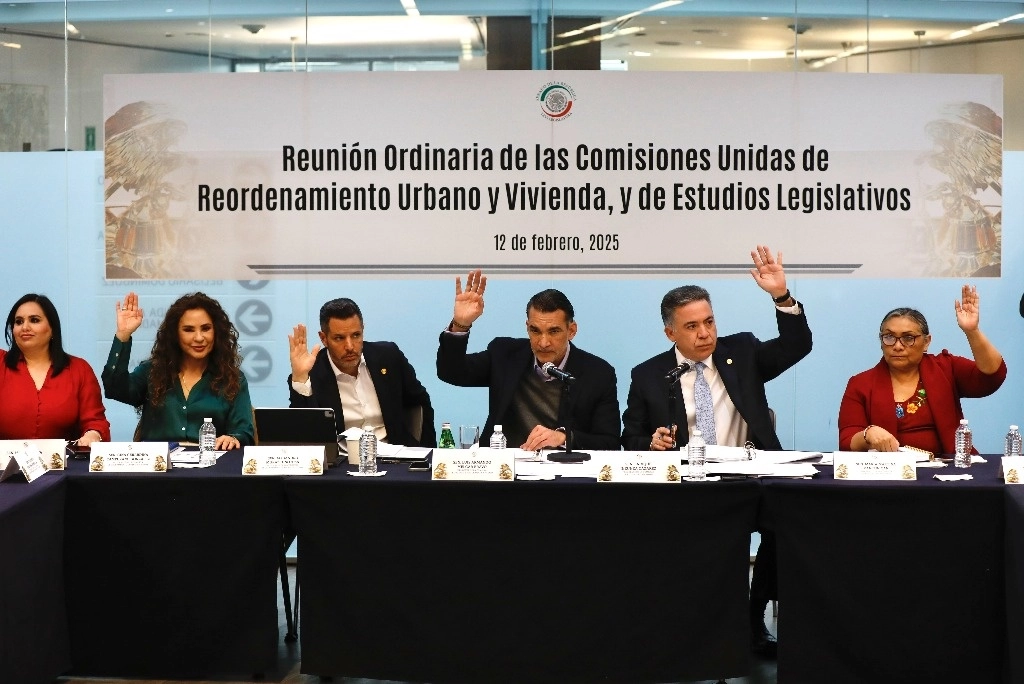 La minuta enviada por la Cámara de Diputados avanzó ayer en el Senado con 18 votos en favor, siete en contra y dos abstenciones, sin ningún cambio adicional a los hechos en San Lázaro. Foto Germán Canseco 