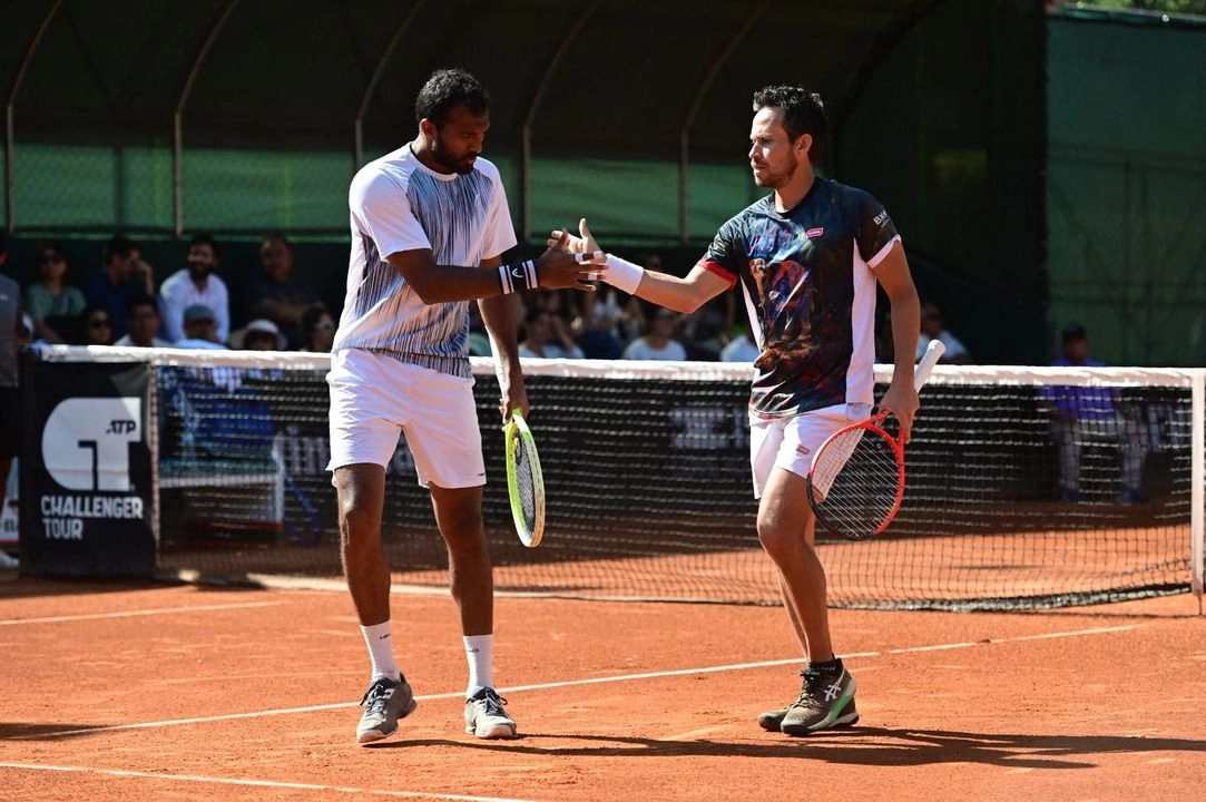 “Locura de partido, ganamos en super tie break 11-9 con match points de ambos lados, pero bueno,  muchas gracias a la gente que asistió y estamos  muy contentos de llegar a semifinales”, comentó Varela.