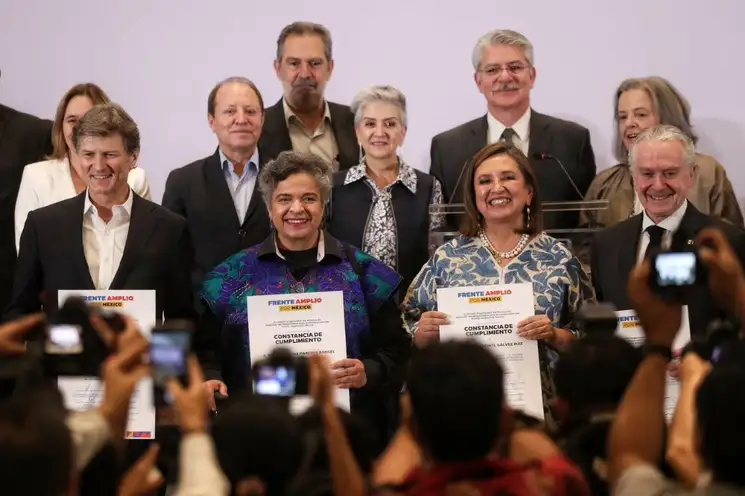 Conferencia de prensa del Frente Amplio, donde se anunció a los contendientes que obtuvieron las firmas necesarias: Enrique de la Madrid, Beatriz Paredes, Xóchitl Gálvez y Santiago Creel. Foto Marco Peláez.