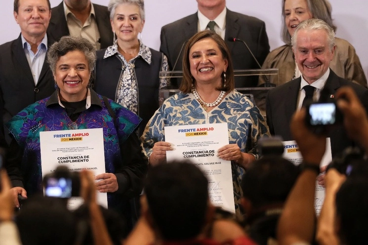 Beatriz Paredes, Xóchitl Gálvez y Santiago Creel el 9 de agosto pasado. Foto Marco Peláez
