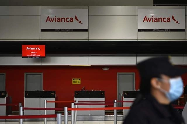 Para hacer frente a la situación financiera causada por el coronavirus, la aerolínea colombiana, Avianca dejará en tierra al 90% de su flota. Foto Afp 
