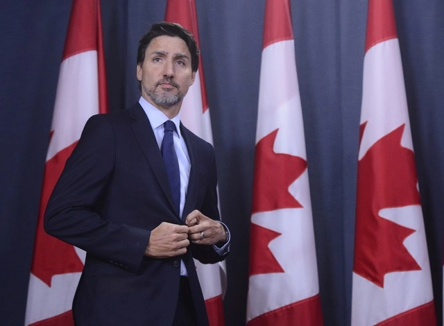 Justin Trudeau, primer ministro de Canadá, dice que la evidencia apunta a que un misil iraní derribo el avión ucraniano. Foto Ap