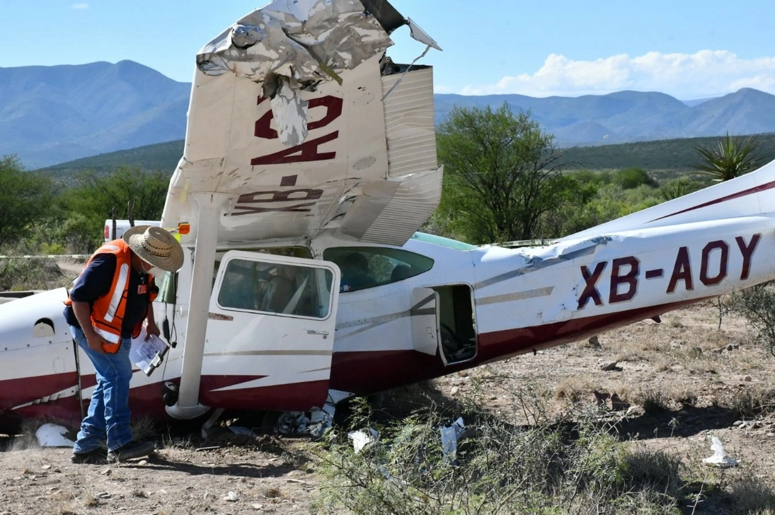 Así quedó la avioneta. Foto 'La Jornada'