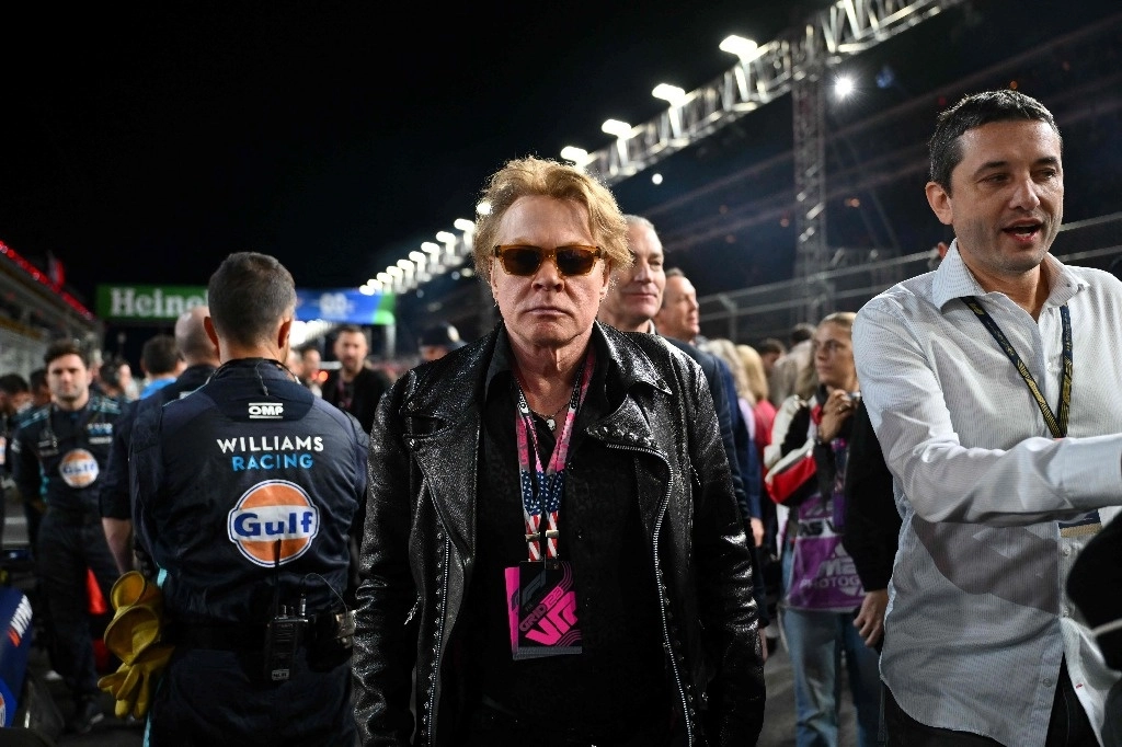 Axl Rose, vocalista de la banda Guns N´Roses, durante su asistencia al GP de Las Vegas de la Fórmula 1. Foto Afp.